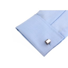 Mansetinööbid - hõbedane plaat tumedal taustal